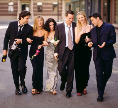 VENNER FOR LIVET: Perry var én av hovedkarakterene i hitserien "Friends". Her er han med kollegaene (f. v.) David Schwimmer, Jennifer Aniston, Courteney Cox, Lisa Kudrow og Matt LeBlanc. Foto: REUTERS VENNER FOR LIVET: Perry var én av hovedkarakterene i hitserien "Friends". Her er han med kollegaene (f. v.) David Schwimmer, Jennifer Aniston, Courteney Cox, Lisa Kudrow og Matt LeBlanc. Foto: REUTERS